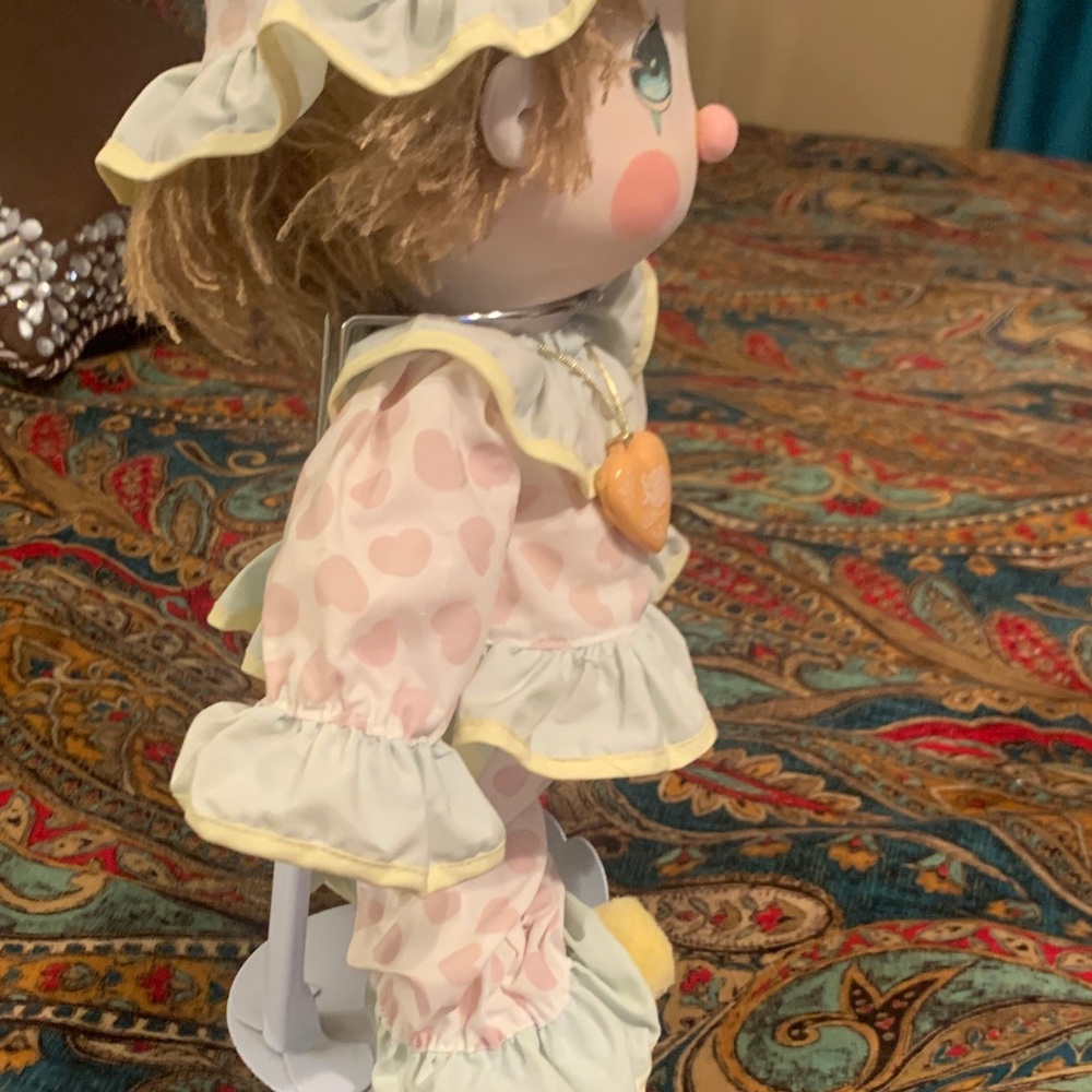 Precious Moments soft body clown Doll with Ruffled Bonnet. Locket & stand. - Picture 8 of 10